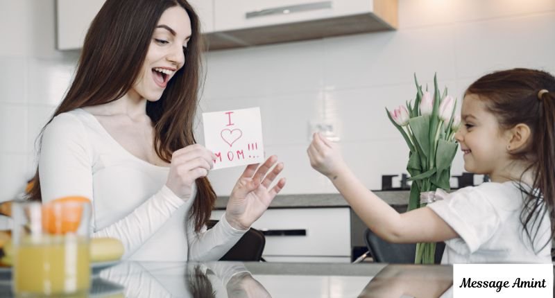 Niece surprising aunt with heartfelt handwritten gratitude card